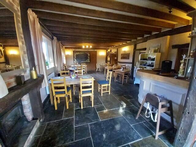 Charming Gloucestershire Pub & Restaurant with Lakeside Gardens and Owners Accommodation For Sale Photo 2