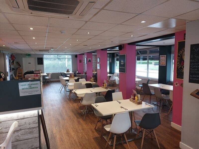 Roadside American Diner / Showroom with Ample Parking Available for Rent Near York Photo 2