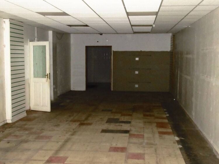 Spacious Ground Floor Shop for Rent in Busy Feniscowles, Blackburn Area Photo 2