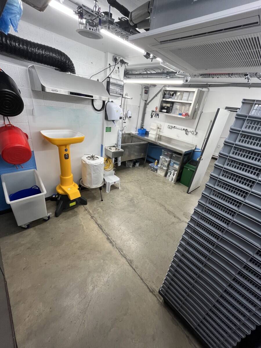 Rent a Warehouse with Cold Storage for Food Production in Hackney, London E8 Photo 2