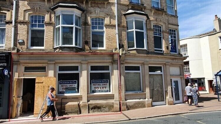 Prime Retail Space Available in Teignmouth - Newly Renovated, High Foot Traffic Location Photo 2