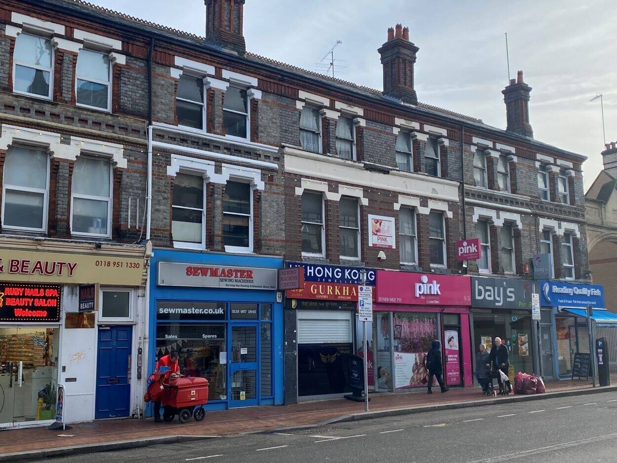 Commercial Premises To Let in Reading Town Centre - West Street - 3 Levels Photo 2