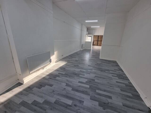 Refurbished Former Barber Shop Available for Lease in Colchester, Essex Photo 2