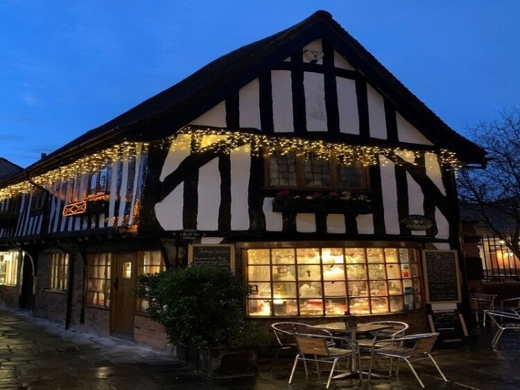 Prominent Tea Rooms in Newark on Trent Nottinghamshire, Leasehold Option Available Photo 2