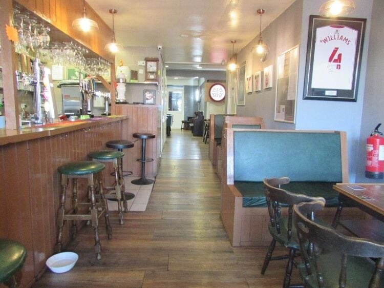Prime Location, Highly Popular Free of Tie Bar in Bolton Manchester for Sale Photo 2