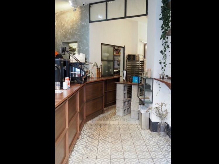 Renowned Independent Coffee Shop and Bakery in City of London for Sale Photo 2