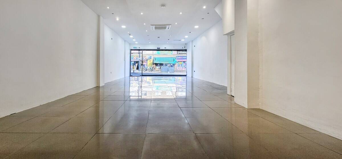 Prime Commercial Space Available for Rent on Ealing Road, Wembley - Versatile 1000 sqft Unit Photo 2