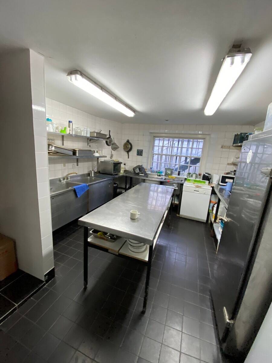 Prime City of London Location Restaurant Space for Lease, Previously Hosted Malaysian and Italian C Photo 2