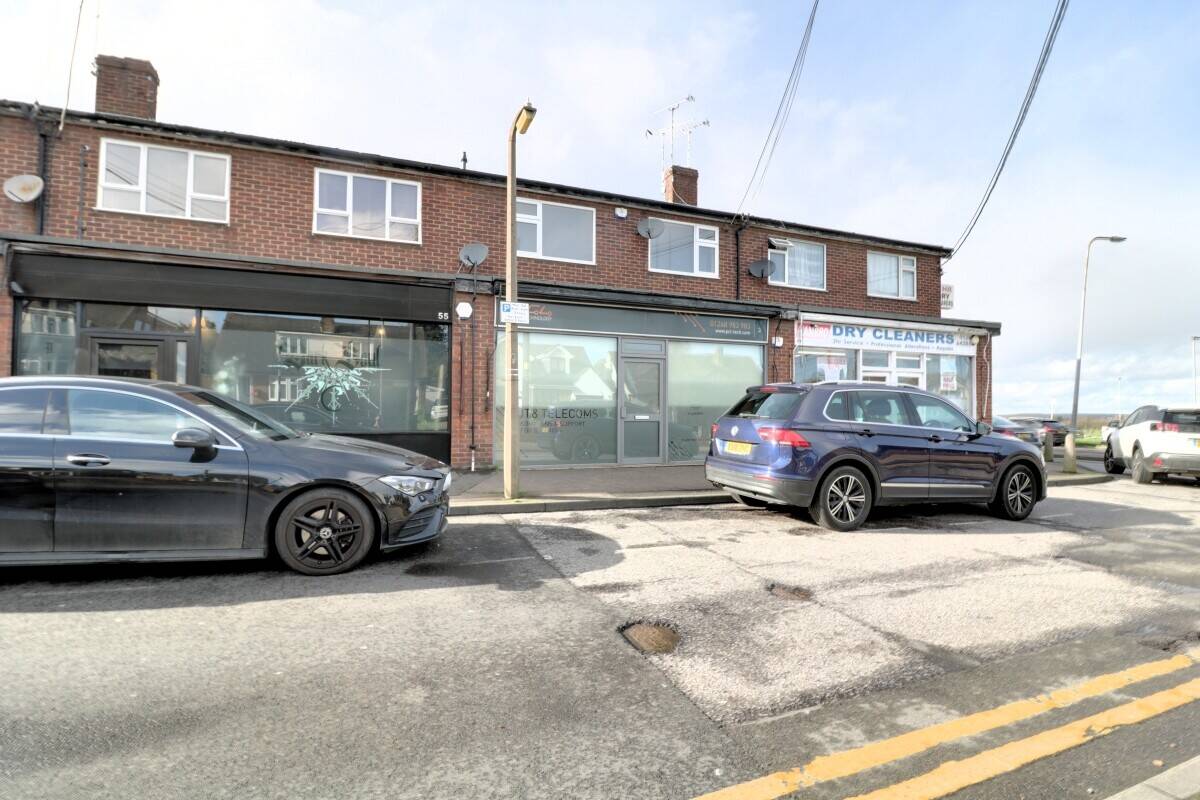Large Retail Shop Available for Rent in Prime Rayleigh Essex Location Photo 2