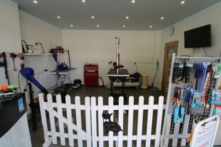Prime Double-Fronted Semi-Commercial Unit with Attached 3BR House in St Albans Photo 2