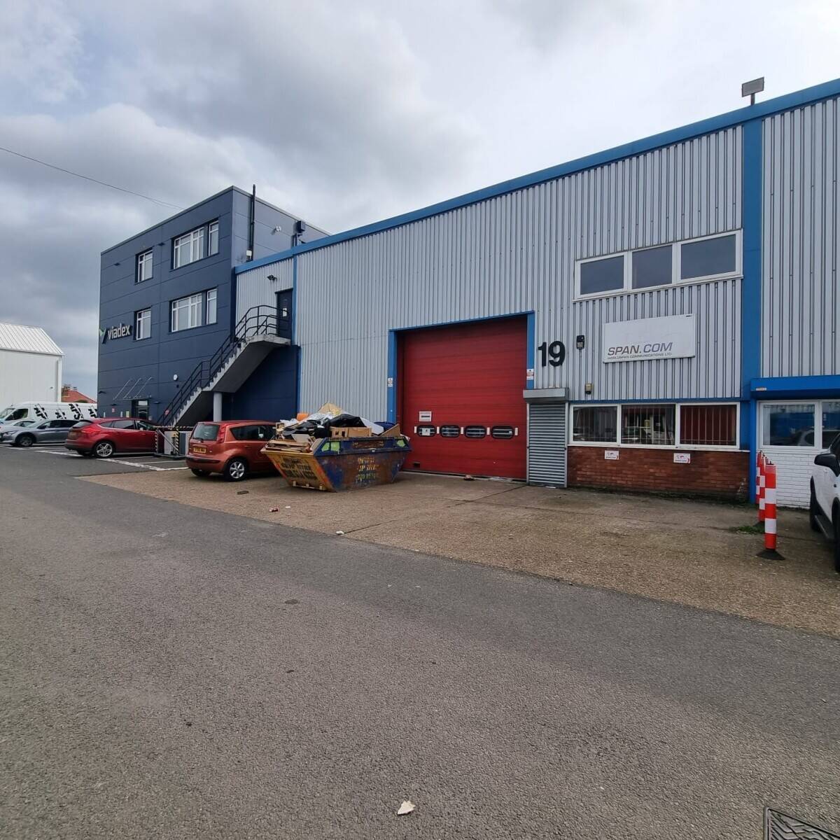 Spacious Multi-Use Warehouse Available for Rent in Surbiton London Photo 1