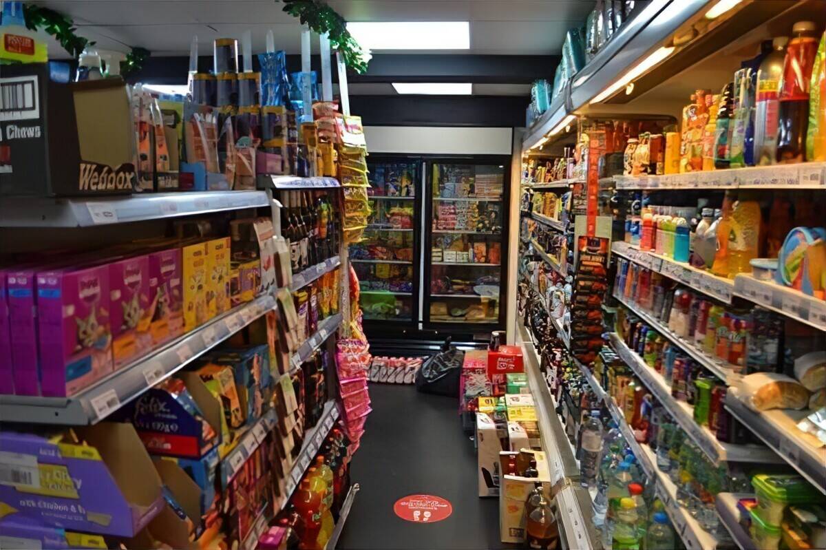 Prime Freehold Convenience Store and Offlicence with Accommodation in Wolverhampton Photo 2