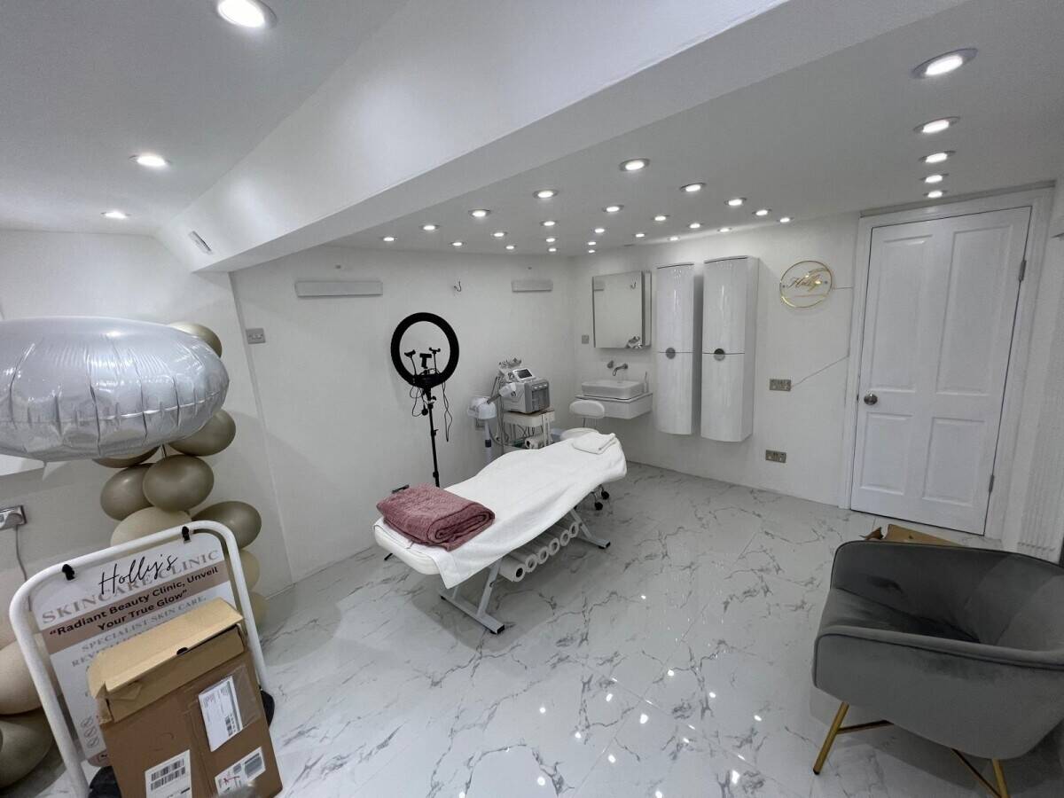 Prime Ilford High Road Basement Unit Available to Rent, Perfect for Office or Beauty Salon Photo 2
