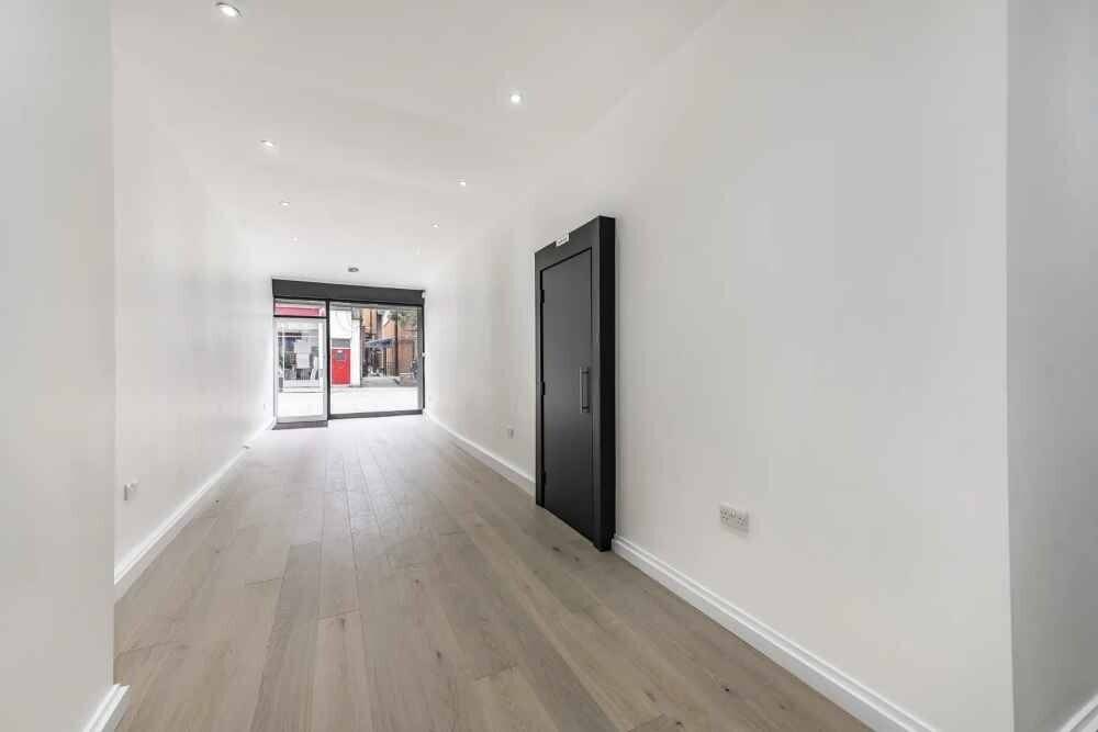 Prime Property with 0 business rates and basement in Harlesden town center Photo 3