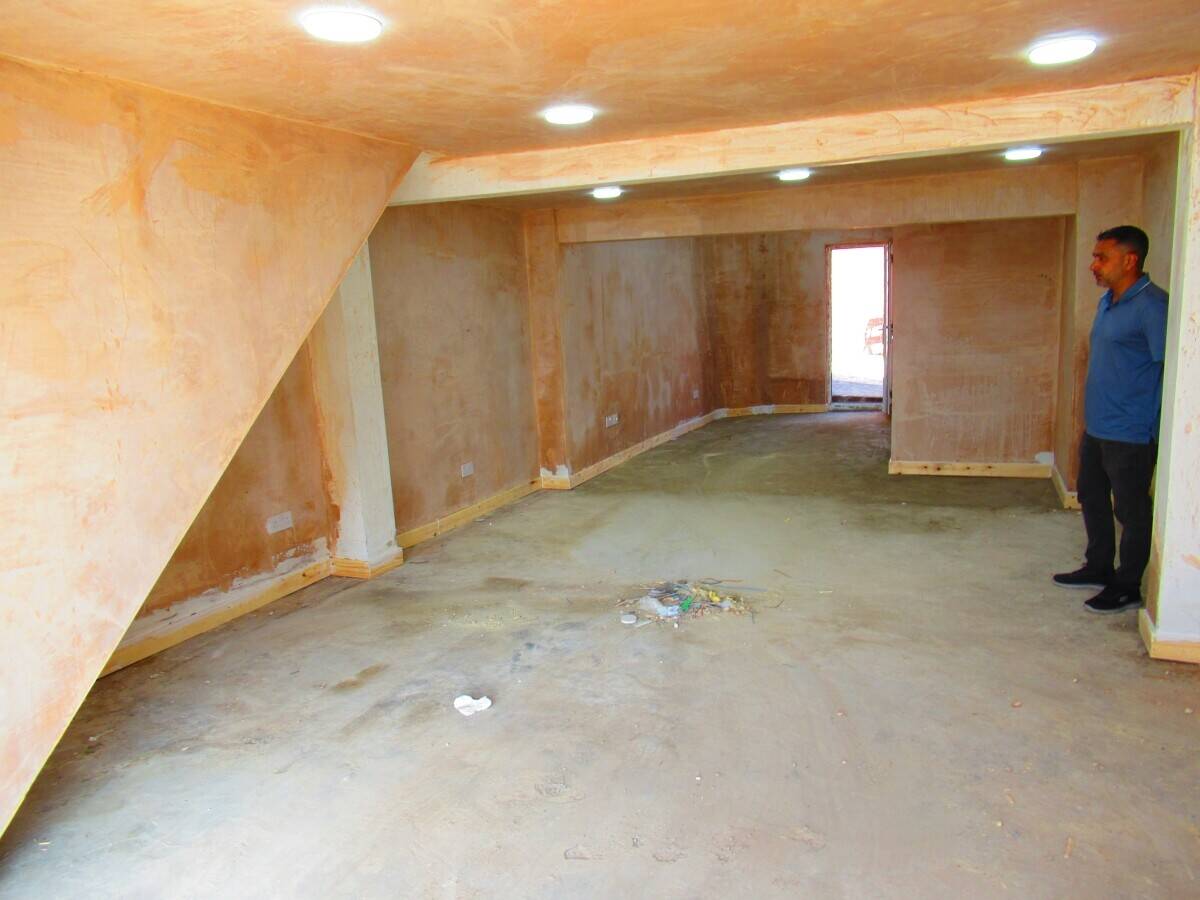 Prominent Main Road Retail Premises - Blackburn Photo 2