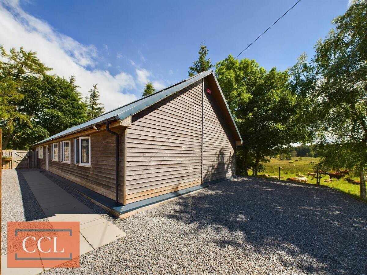 Charming 3-Bedroom Granite House with Advanced Kennel Facility in Lumphanan Aberdeenshire Photo 2