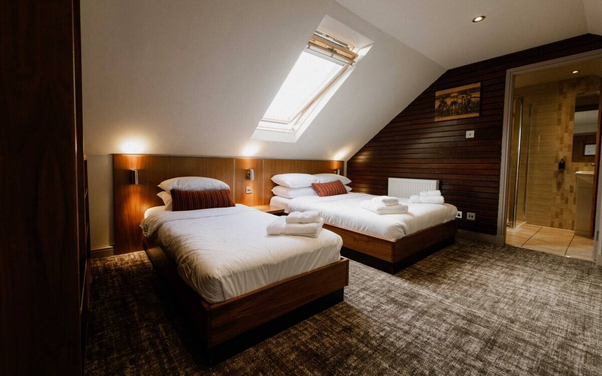 Top-Class Hotel, Bar, Restaurant, and Nightclub Opportunity in Wishaw, North Lanarkshire Photo 3