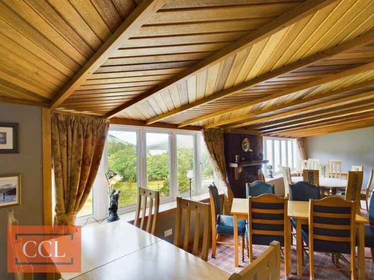 Charming Historic Whistlefield Inn in Picturesque Argyll and Bute, Scotland For Sale Photo 2