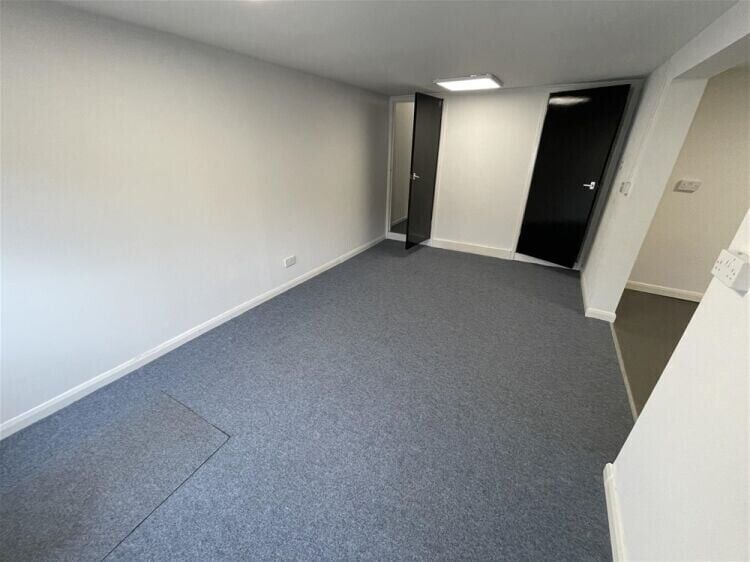 Range of Business Units in Teignmouth To Let For Sale in Teignmouth Photo 2