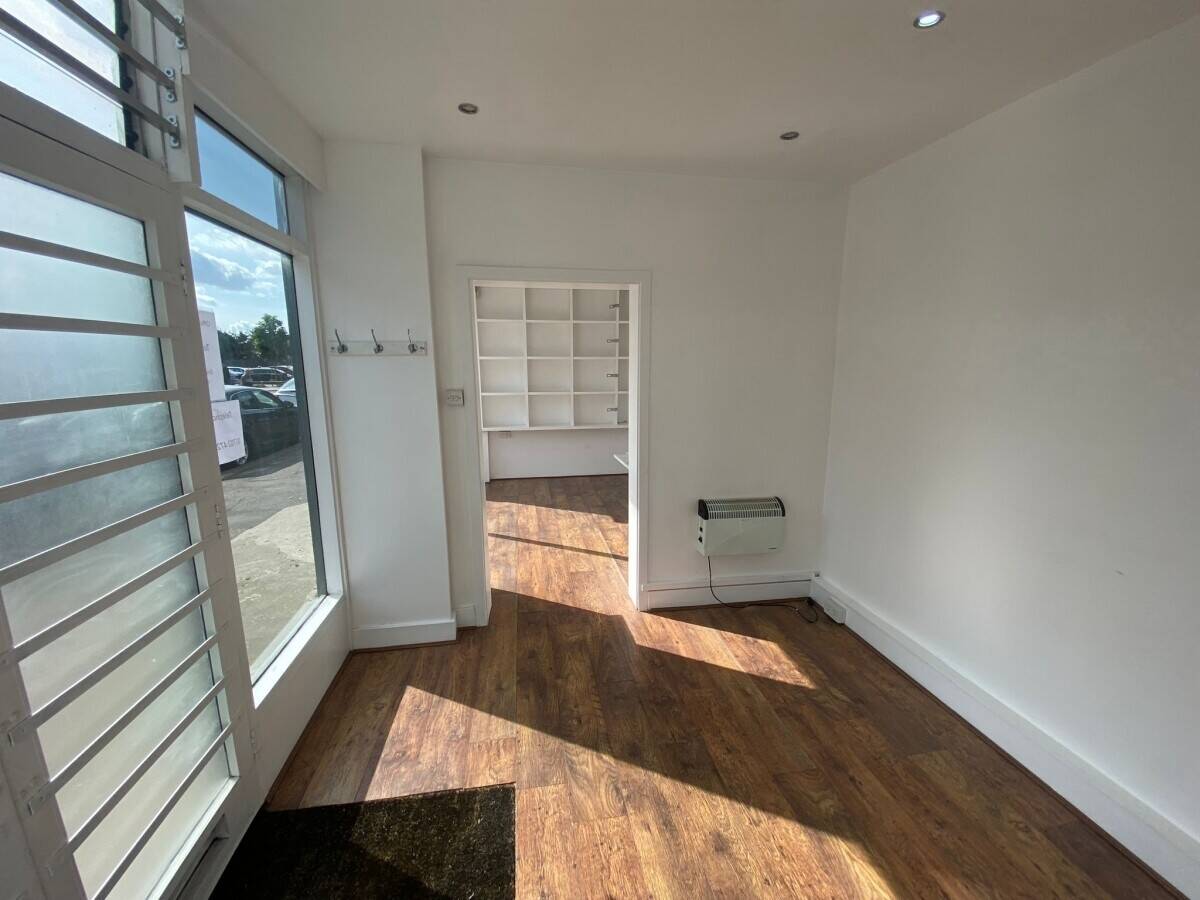 Office Space for Rent, London Road, Westcliff on Sea, Essex SS0 9ST. Flexible Lease includes bills. Photo 2