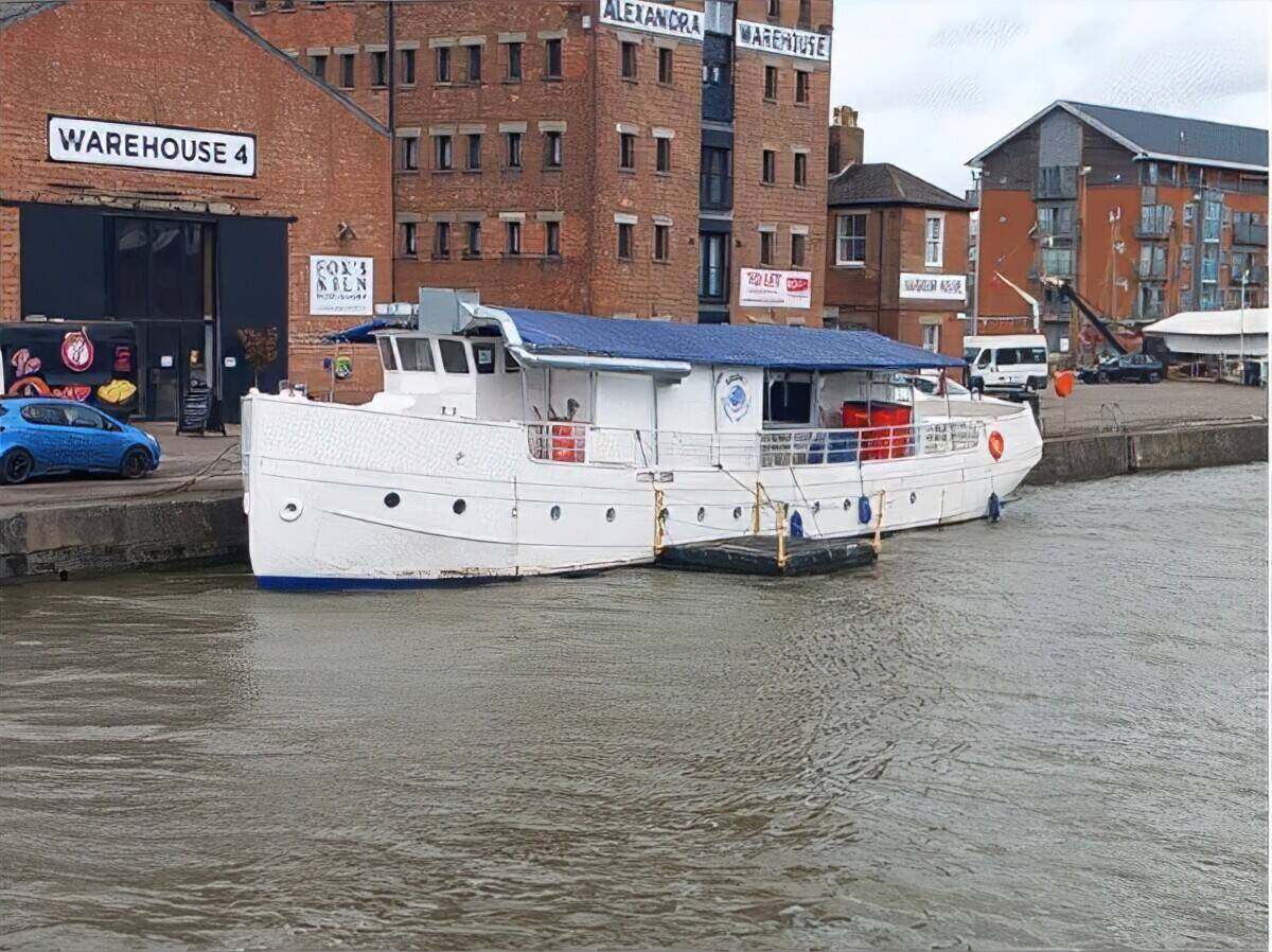 Freehold Cafe Bistro Boat Ready to Trade in Gloucester Quays Photo 2