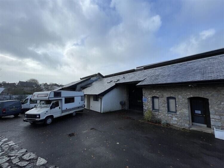 Resilient Freehold Industrial Units Available in Central Buckfastleigh, Rare Purchase Opportunity Photo 2