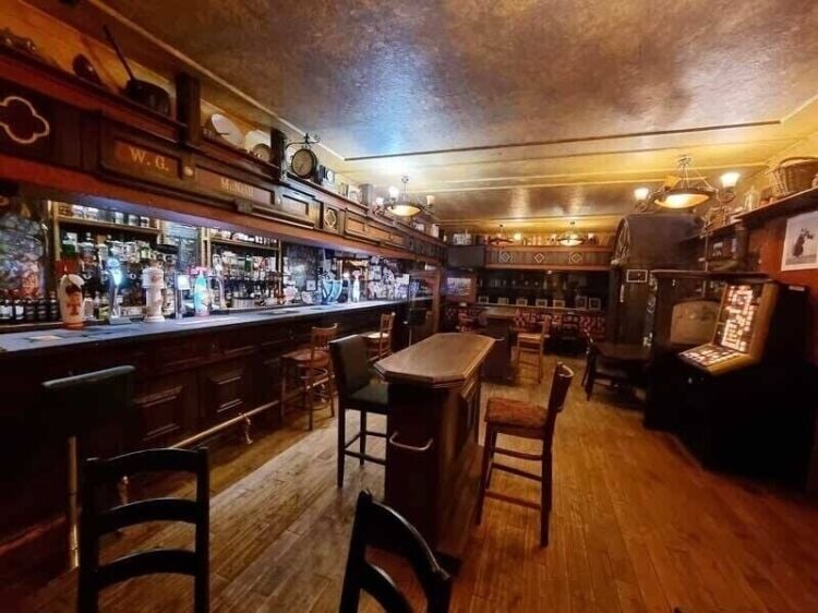 High-Yielding, Well-Established Public House for Sale in Vibrant South Side Glasgow Area Photo 2