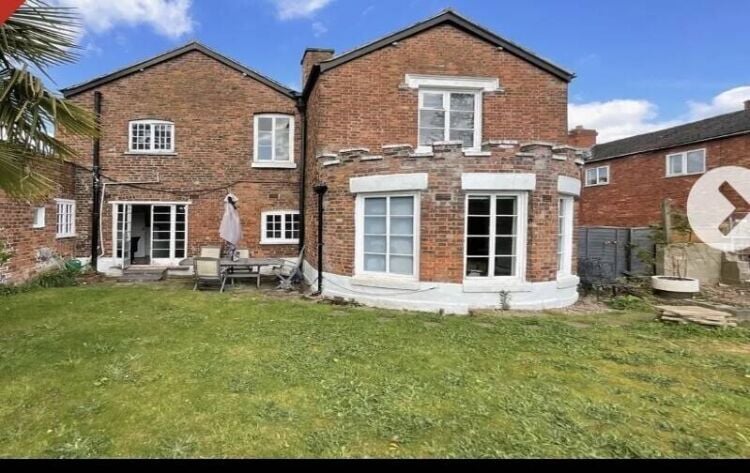 Versatile Detached Georgian Office Building in Heart of Middlewich Cheshire for Sale Photo 2