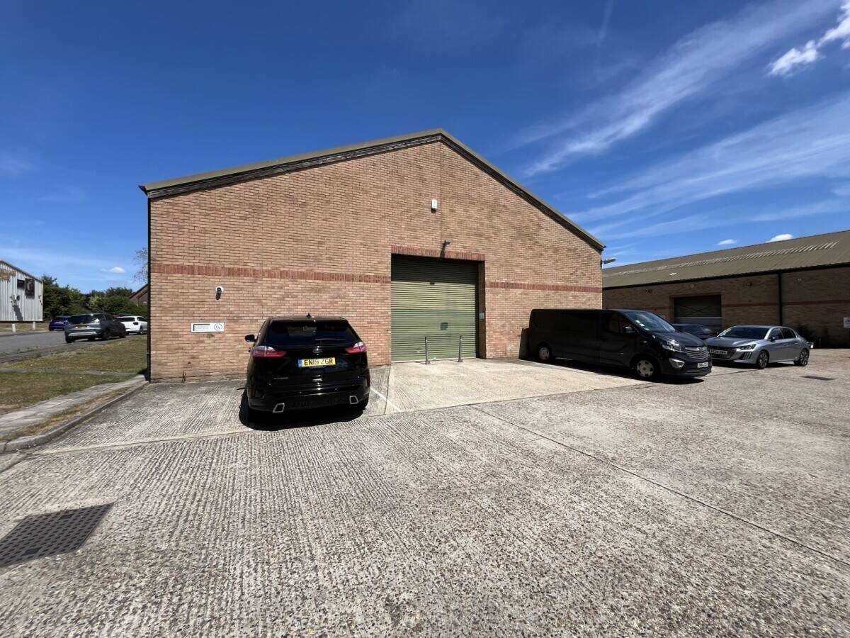 LIGHT INDUSTRIAL WAREHOUSE WITH GROUND & FIRST FLOOR OFFICES APPROX 3,000 SQ FT Photo 2