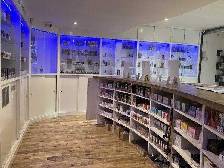 Prime Winchester Retail Shop for Sale, Perfectly Positioned with Premium Interior Photo 2