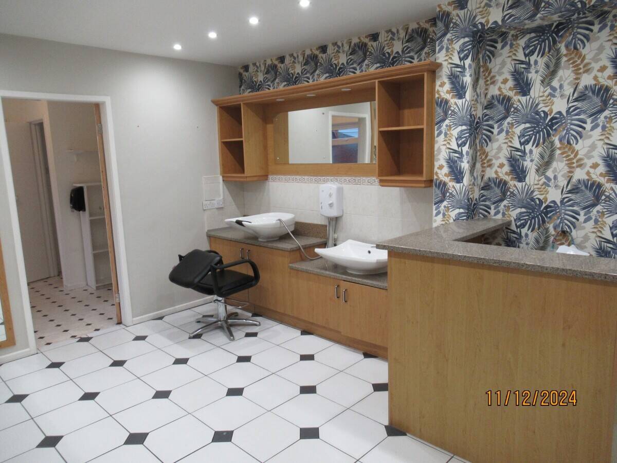Single Storey Commercial Property Available in Popular Bamber Bridge Area Photo 2