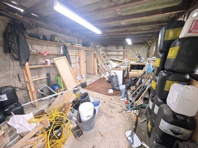 STORAGE UNIT TO LET PRICE: £8,000 PA TO LET – LEASEHOLD Approx. 1000 SQ. FT – RAYLEIGH, ESSEX Photo 2