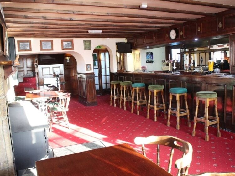 Prime 3-Bedroom Public House with Parking in South Lincolnshire Village for Sale Photo 2