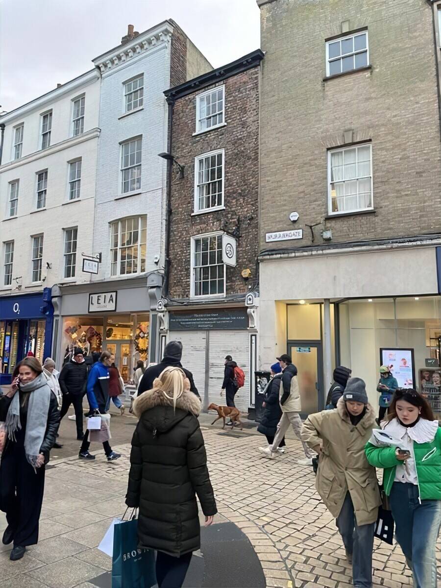 Prime Shop Unit Available for Rent in York's Busiest Shopping Street Photo 2