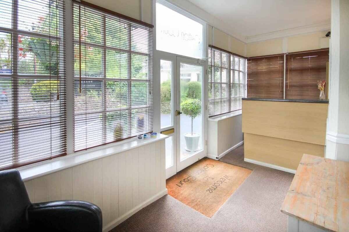 Turnkey Opportunity: Luxurious 5-Star Guest House in Tranquil Torquay Devon Photo 2
