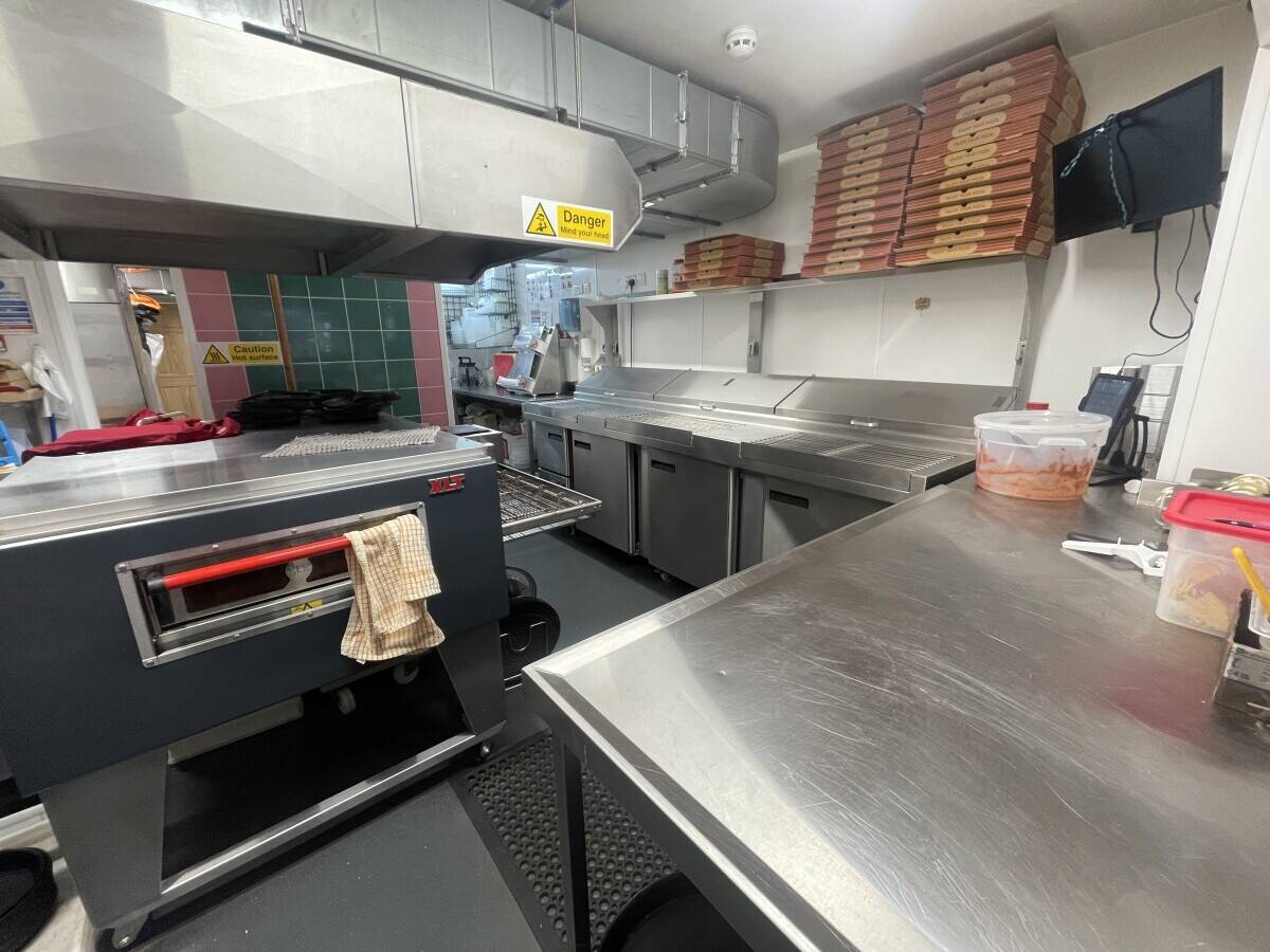 Incredible Opportunity to Take on this Well established commercial unit Photo 2