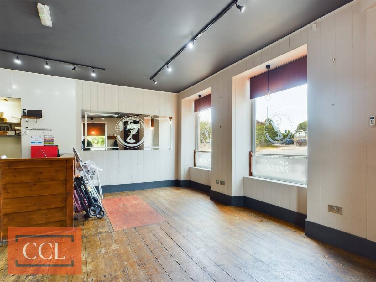 Prime Commercial Space in Elgin Moray - High Visibility, Refurbished Interiors Photo 2