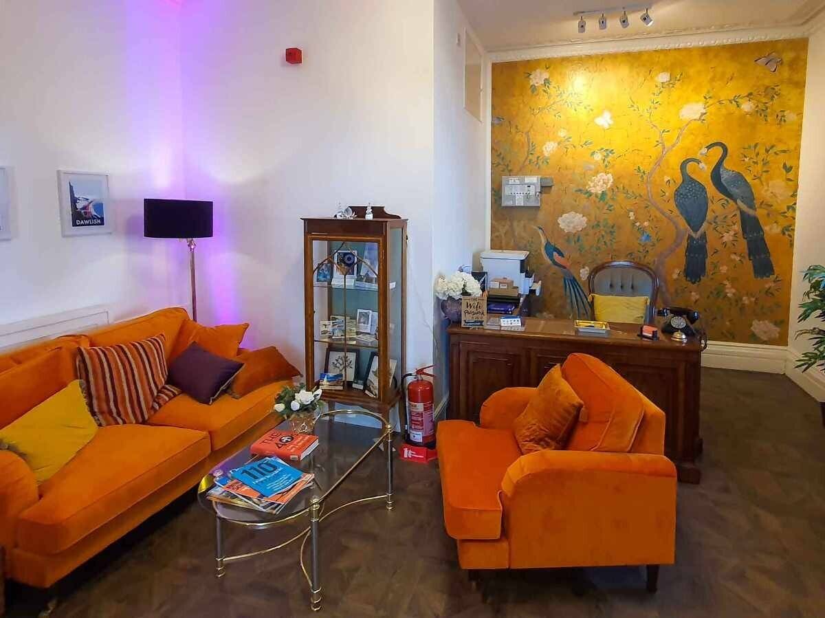 Stunning 17-Bedroom Boutique Hotel in Prime Torquay Location, Close to Harbour and Beach Photo 2