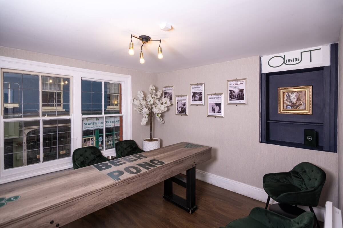 Prime Multi-use Hospitality Venue in Grimsby Lincolnshire, Fully Licensed and Fully Equipped Photo 2