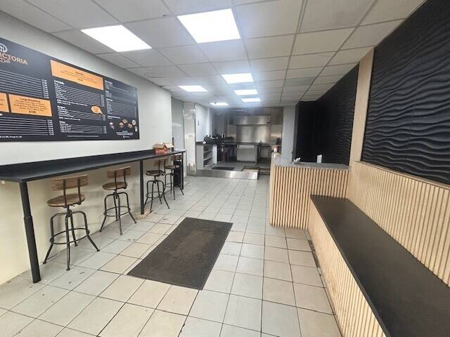 Freehold Commercial Property in Prime Location with Hot Food Licence Photo 2