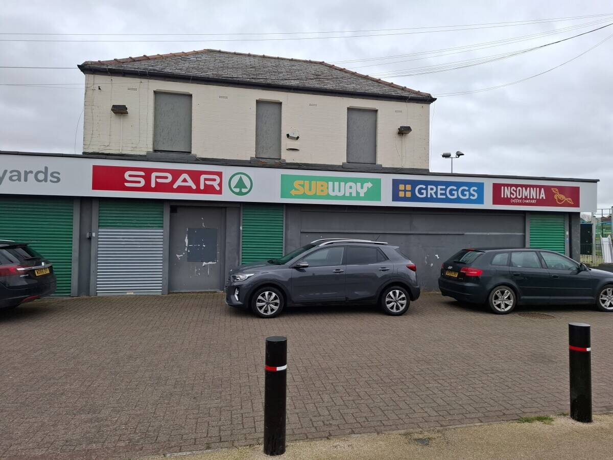 Spacious Former Convenience Store in Thurcroft South Yorkshire Up for Sale Photo 2