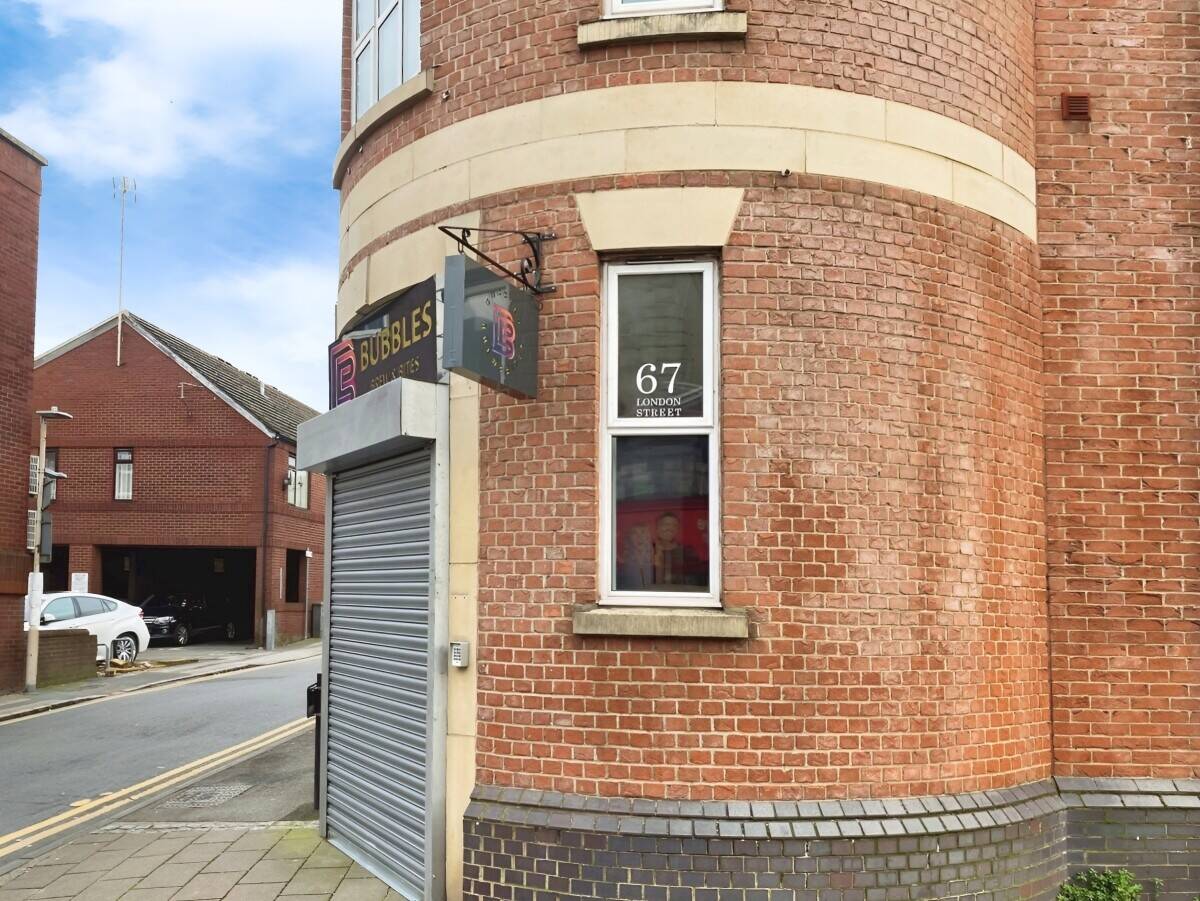 For Sale or To Let - Cafe Premises in Reading - London Street Photo 2