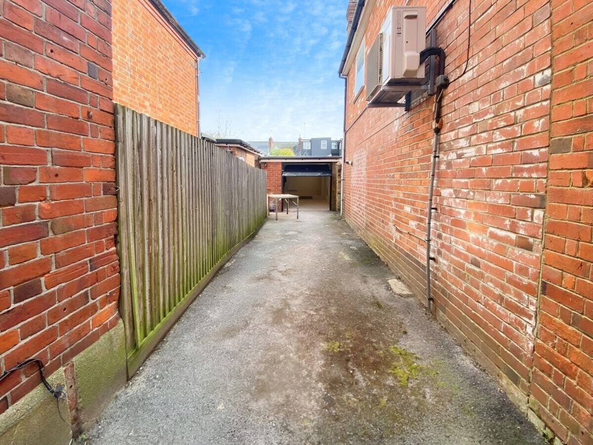 Prime Workshop Space Available for Immediate Rent in Reading, Berks - Features Inspection Pit, Kitch Photo 2