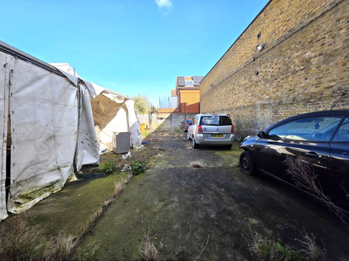 YARD & STORE Photo 2