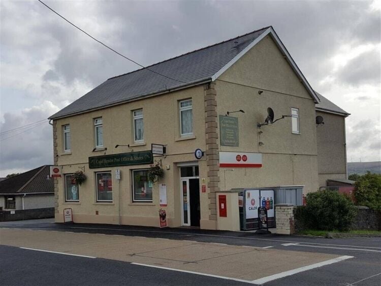 Freehold Village Post Office, Newsagent, and Licensed Convenience Store with Luxury Family Apartmen Photo 2