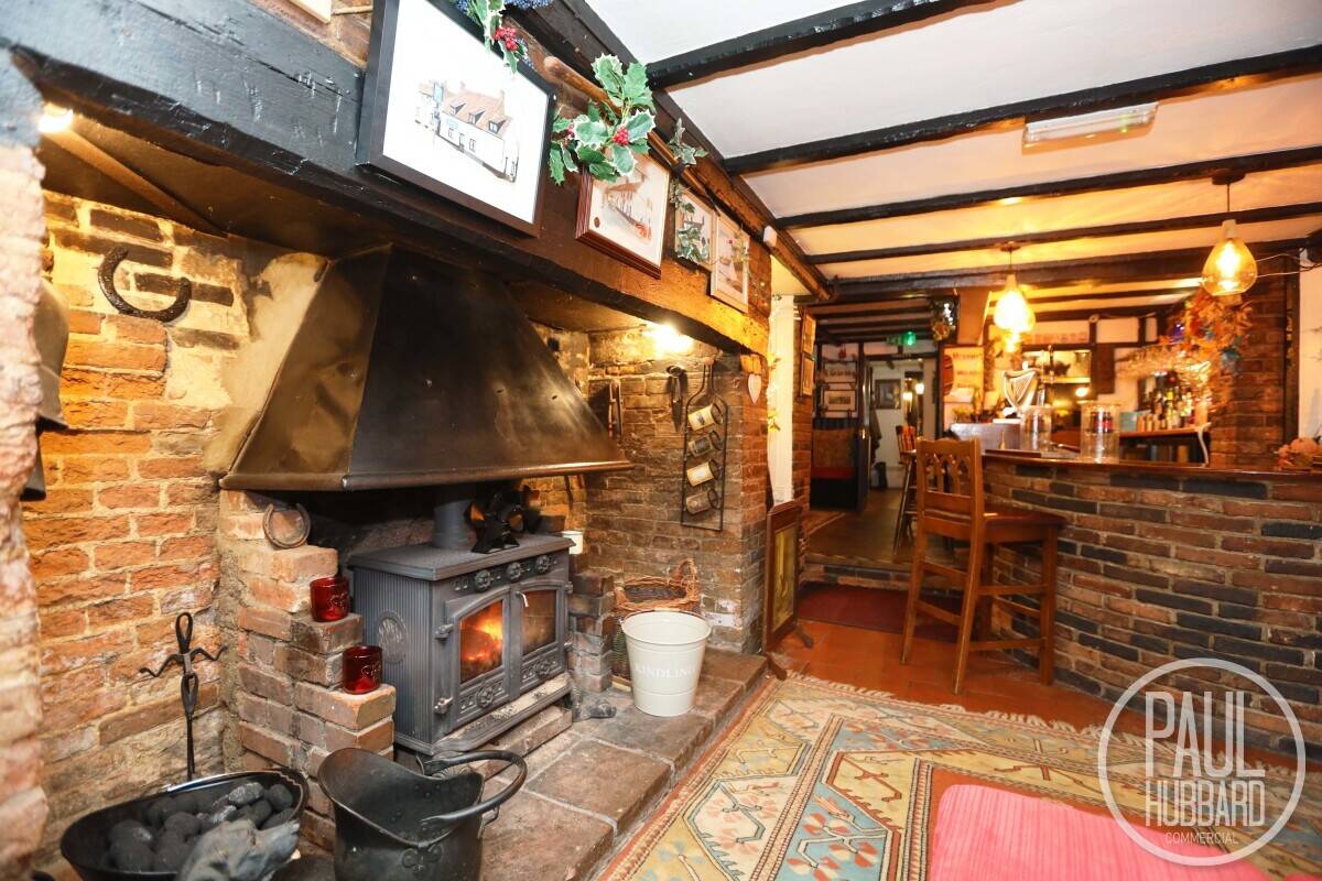 Charming Grade II Listed B&B in Norfolk with Separate Cottage and Expansion Potential Photo 2