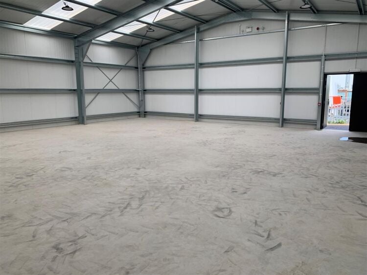 Brand new industrial unit of approximately 1,520 sq ft located on clothier road, brislington. the unit is arranged as an open plan workshop with toile Photo 2