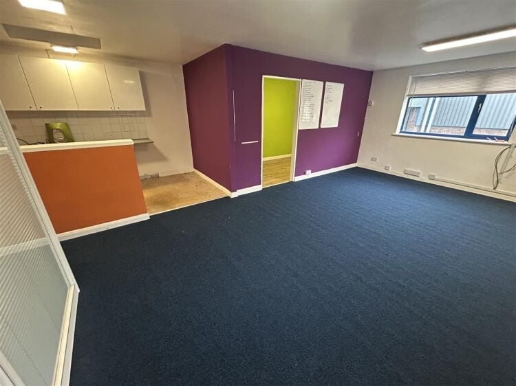 Self-Contained First Floor Offices in Bristol with Allocated Parking Spaces Available for Rent Photo 2