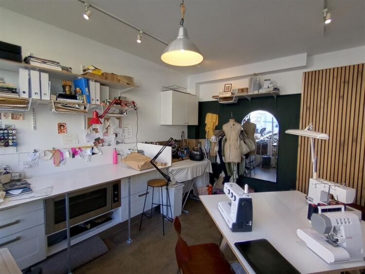 Freehold Retail Investment Opportunity in Bristol, Ideal for SIPP/SSAS Photo 2