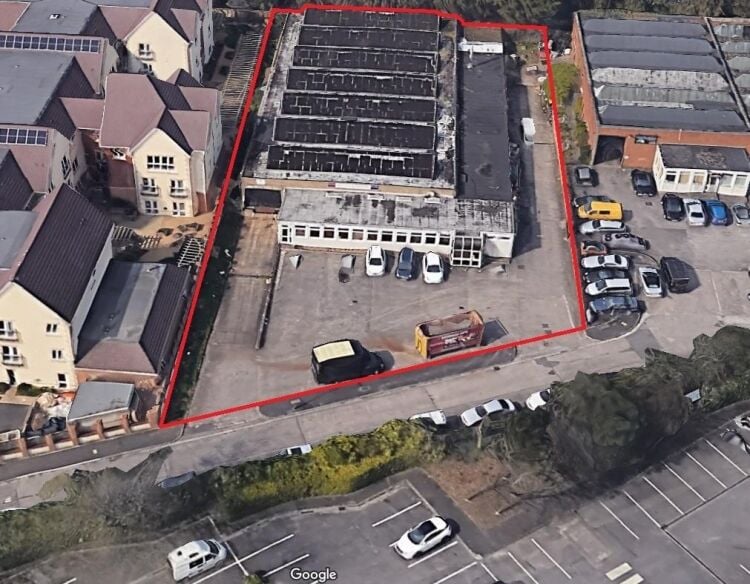 Prime Single Storey Industrial Unit with Large Forecourt Available for Rent in Bristol Photo 2